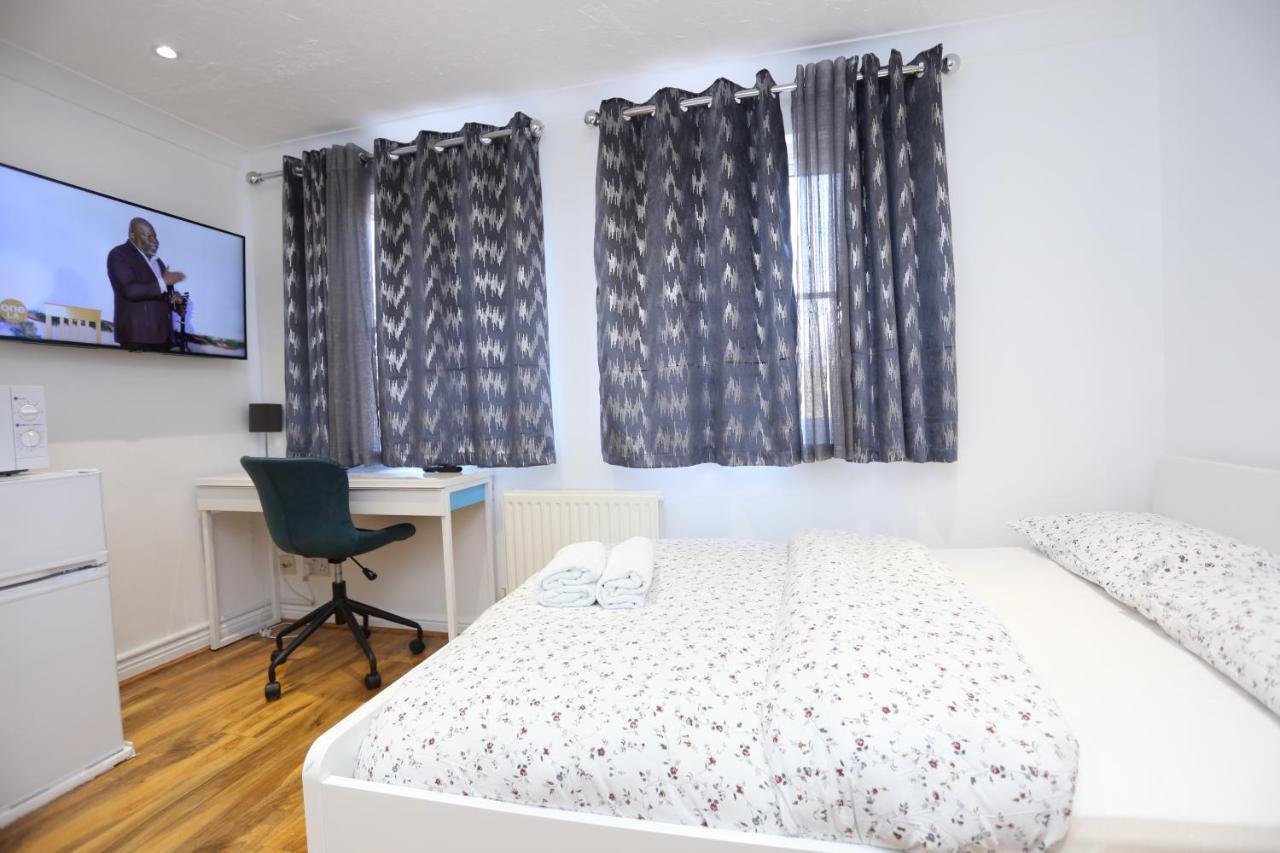 Fabulous Room With En-Suite Bathroom And Shared Kitchen Thamesmead  Exterior foto