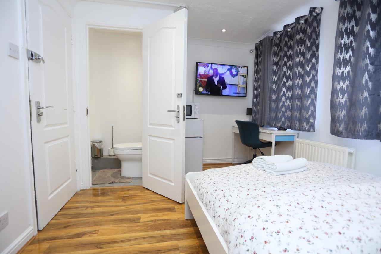 Fabulous Room With En-Suite Bathroom And Shared Kitchen Thamesmead  Exterior foto