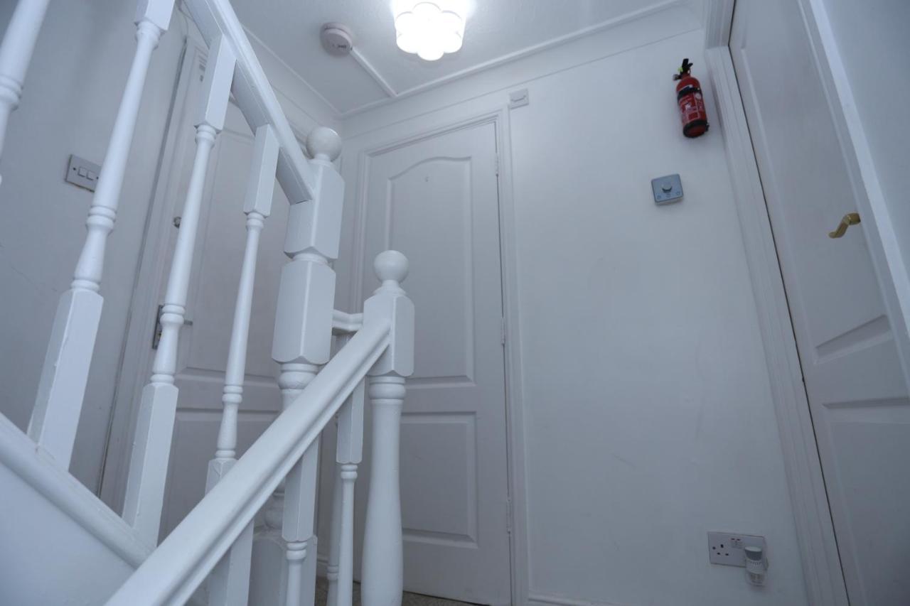 Fabulous Room With En-Suite Bathroom And Shared Kitchen Thamesmead  Exterior foto