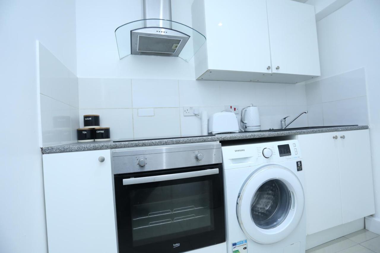 Fabulous Room With En-Suite Bathroom And Shared Kitchen Thamesmead  Exterior foto