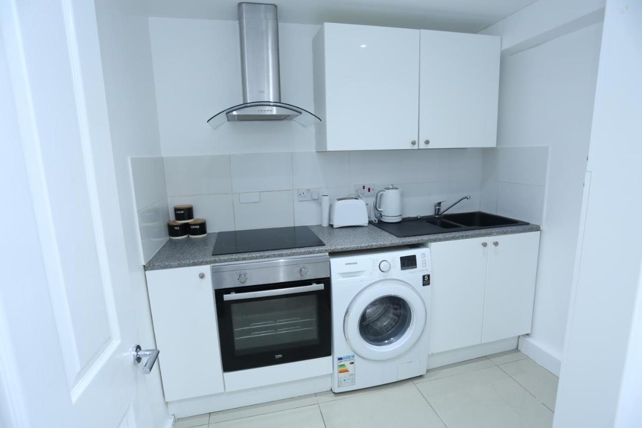 Fabulous Room With En-Suite Bathroom And Shared Kitchen Thamesmead  Exterior foto