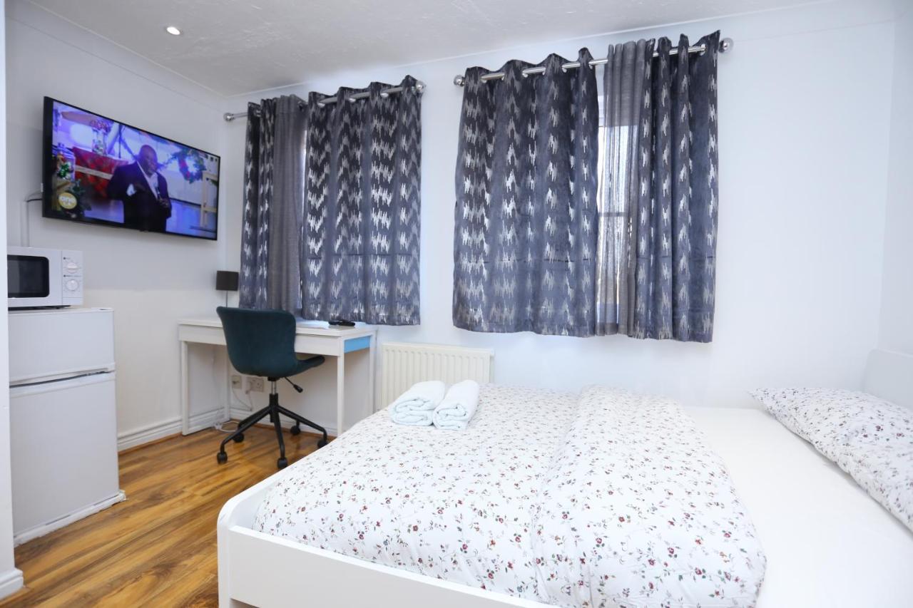 Fabulous Room With En-Suite Bathroom And Shared Kitchen Thamesmead  Exterior foto