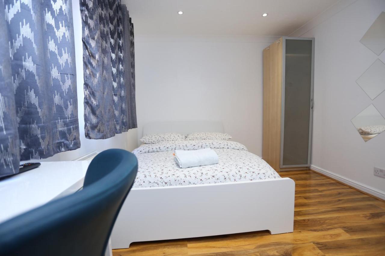Fabulous Room With En-Suite Bathroom And Shared Kitchen Thamesmead  Exterior foto