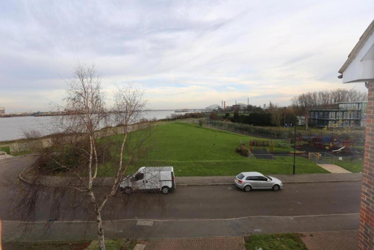 Fabulous Room With En-Suite Bathroom And Shared Kitchen Thamesmead  Exterior foto